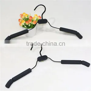 Costumed Antique Sponge Metal Wire Clothes Hanger thumbnail-1
