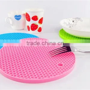 Round Silicone Trivet Mat Heat Resistant Pan Holder thumbnail-1