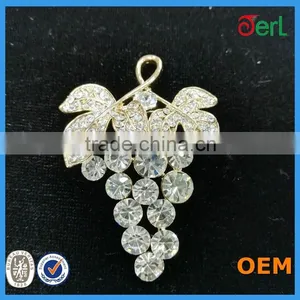 Wholesale Vivid Crystal Brooch Pin Small Rhinestone Brooch Fashion Grape Brooch thumbnail-3