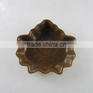 Stock Cheap Brown-glazed Ceramic Dish With Leaf-shaped thumbnail-1