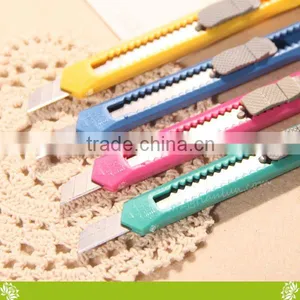 Free Sample Plastic Box Cutter Safety Knife Office,Portable Mental Art Knife Factory,Utility Cutter Safety Knife Tool for Office thumbnail-2