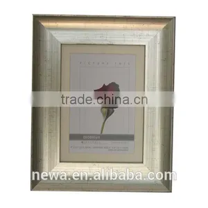 Photo Frame in Drawing Room thumbnail-1