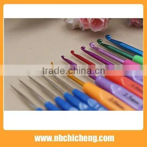 High Quality Plastic Handle Aluminum Crochet Hook thumbnail-5