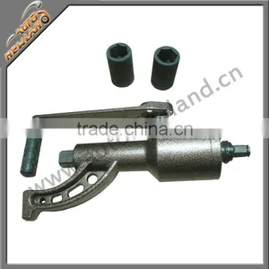 Car Labor Saving Wrench thumbnail-1