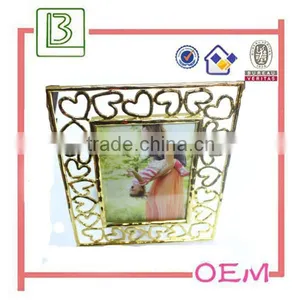 China Supplier Oblong Gold Metal Heart Photo Frame thumbnail-1