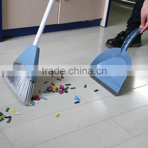Plastic Scopa With Dustpan thumbnail-1