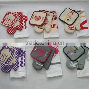 Economic Cotton Fabric Towel Set Cook Design Kitchen Textile Set Gloves for Couples thumbnail-1
