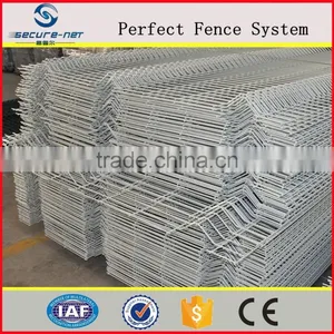 3D Profiled Powder Coated Steel Welded Wire Mesh Curved Panels thumbnail-1