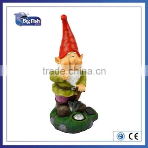 POLYRESIN GNOME WITH SOLAR LIGHT thumbnail-1