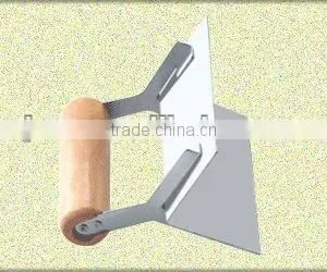 External Corner Trowel With Wooden Handle Carbon Steel Blade thumbnail-1