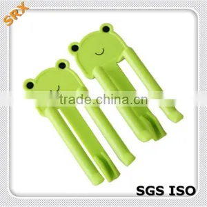 2015 New 2 pc Frog Trash Can Clip/diy Animal Trash Can Clip Holder/diy Plastic Clips for Household Accessories thumbnail-1