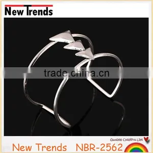 Women Trendy Alloy Triangle Pretty Fashion Charm Bracelet Cuff thumbnail-6