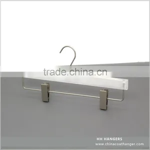 The White Plastic Bottom Hanger With 6*2cm Flat Metal Clips thumbnail-1