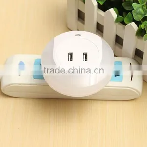 Smart Design LED Night Light With Light Sensor and Dual USB Wall Plate Charger Perfect for Bathrooms Bedrooms EU/US Plug thumbnail-5