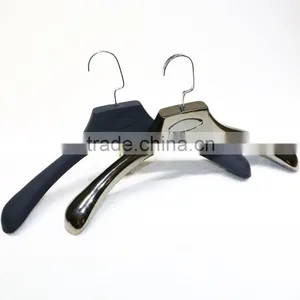 Plastic Rubber Coated Hanger for Clothes thumbnail-1