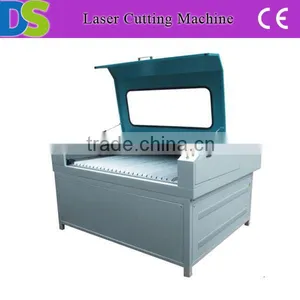 DS1390 Hot Clothing Laser Cutting Machine thumbnail-1