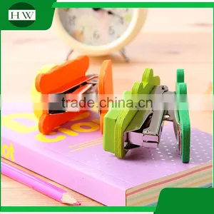 Wooden Mini Portable Office Stationery Funny Cartoon Animal Shaped Manual Paper Stitcher Stapling Machine Stapler thumbnail-1