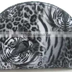 Wholesales Lastest Design of Half Moon Pvc Cosmetic Bags thumbnail-1