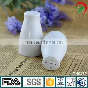 Wholesale Domestic Household White Ceramic Salt and Pepper Shaker Wedding Favors thumbnail-1