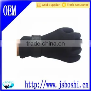 Stretchy 3MM Neoprene Swimming Glove thumbnail-3