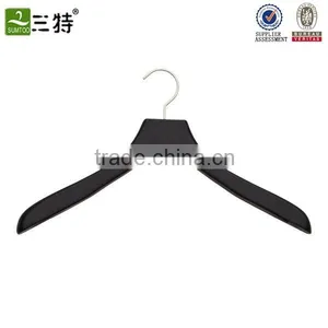 Wood Hanger With Rubber thumbnail-2