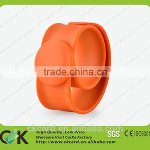 Customize Silicone Pat Band Snap Bracelet Wholesale thumbnail-3