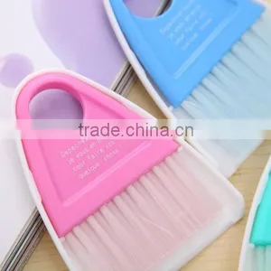 Desktop Mini Keyboard Cleaning Brush thumbnail-1
