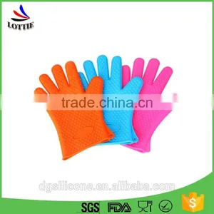 China Manufacturer Kitchen Waterproof Silicone Oven Mitts Heat Resistant Silicon Gloves for Cooking thumbnail-3