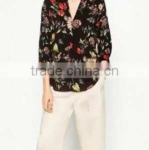 Runwaylover EY2327B 2017 Ladies Deep V-Neck Printed Blouse thumbnail-1