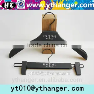 YY0531 Hot Selling Black Clips Trousers Hanger Non-slip Plastic Clothes Hanger thumbnail-1
