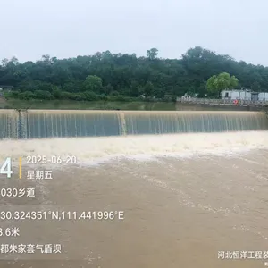 Movable Collapsible Water-Filled Barrier for Temporary River Flood Control thumbnail-3