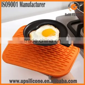 Heat Resistant Silicone Pot Lid Holder thumbnail-4