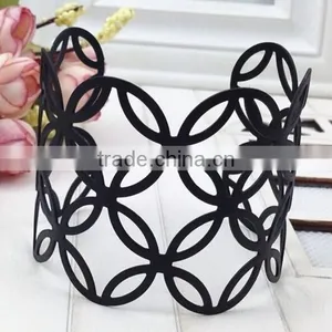 Cheap Jewelry Plain Black Cuff Metal Hollow Bangle With High Quality thumbnail-1