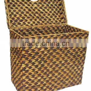 Water Hyacinth Storage Basket With Lid and Wood Handle thumbnail-4