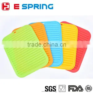 High Quality Heat Resistant Baking Mat Waterproof Anti-skidding Silicone Placemat thumbnail-1