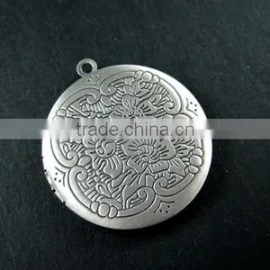 32mm Brass Antqiued Silver Vintage Style Flower Engraved Round Photo Locket Pendant 1113014 thumbnail-2