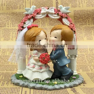 Best Bride and Groom Wedding Gift Sweet Resin Wedding Couple Figurines thumbnail-1