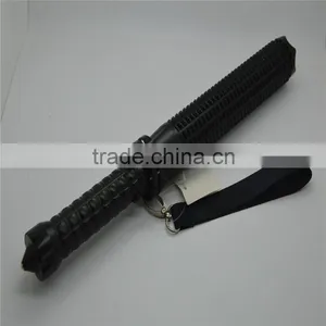 China Manufacturer Led Long Range Rechargeable Tactical Torch thumbnail-1