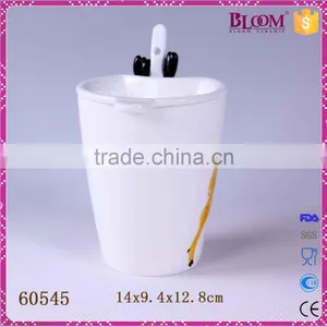 Home Drinkware White Custom Ceramic Mug With Lid thumbnail-4