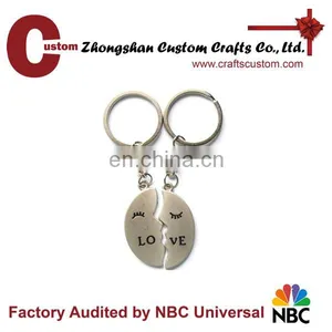 2016 High Quality Moon Kiss Souvenir Metal Keychain as Gifts thumbnail-1