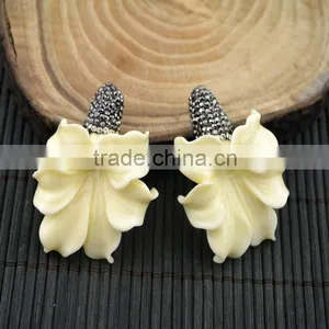 LFD-0019B Wholesale White Shell Flowers Pave Rhinestone Connectors Beads For Making Charm Bracelet Necklace thumbnail-2