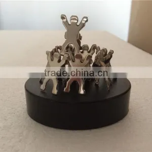 Magnetic Humanoid Clip Sculpture thumbnail-2