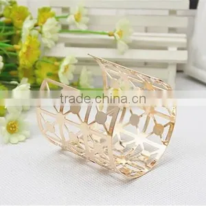 Wholesale Jewelry Gold Geometry Hollow -out Women Cuff Bangle With High Quality thumbnail-4