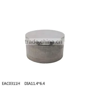 Urban Homewares Round Cellar Kitchen Concrete Salt Pepper Shaker thumbnail-2
