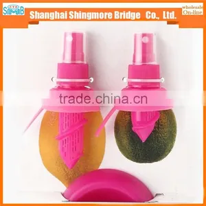 China New Design Orange Squeezer With Mini Manual Spray Lemon Jucier for Fruit Juice thumbnail-2