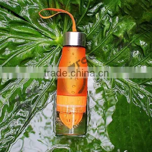 Water Bottle With Lemon Squeezer thumbnail-3