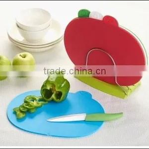 Plastic Oval Cutting Board thumbnail-2