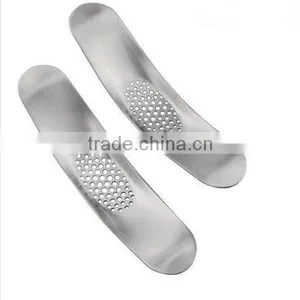 Cy282 Curved Garlic Stainless Steel 304/430 Multi-functional Manual Garlic Creative Twist Garlic Kitchen Worn Garlic thumbnail-2