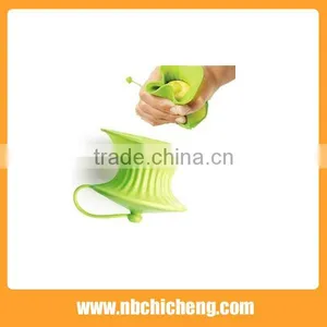 Easy Handle Silicon Kitchen Tools Lemon Juicer Silicone Fruit Juicer thumbnail-1