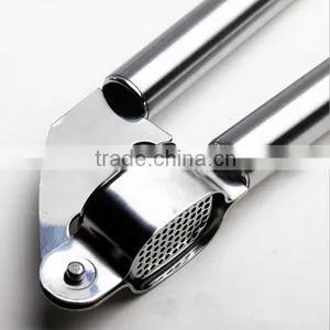 Amazon New Food Grade Approved 100% Stainless Steel Garlic Press Garlic Press and Peeler Kitchen Garlic Peeler thumbnail-3